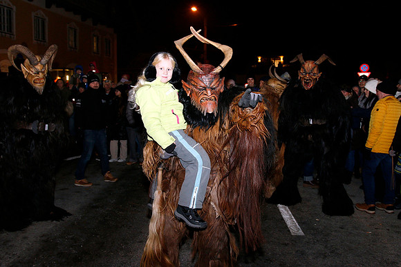 Maxglaner Krampus und Perchtenlauf