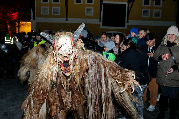 Maxglaner Krampus und Perchtenlauf