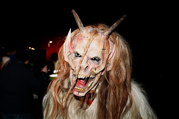 Maxglaner Krampus und Perchtenlauf
