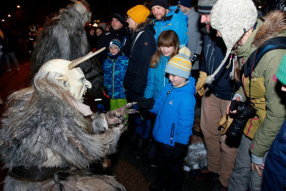 Maxglaner Krampus und Perchtenlauf
