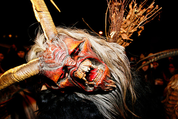 Maxglaner Krampus und Perchtenlauf