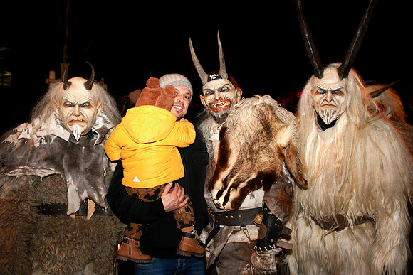 Maxglaner Krampus und Perchtenlauf