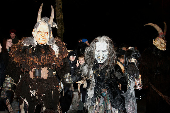 Maxglaner Krampus und Perchtenlauf