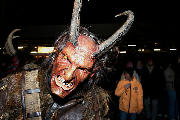 Maxglaner Krampus und Perchtenlauf