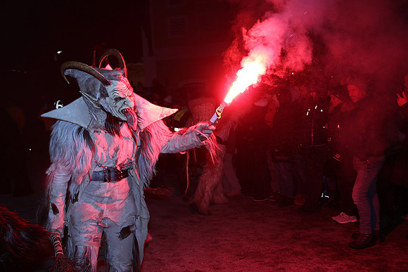 Maxglaner Krampus und Perchtenlauf