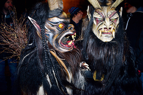 Maxglaner Krampus und Perchtenlauf
