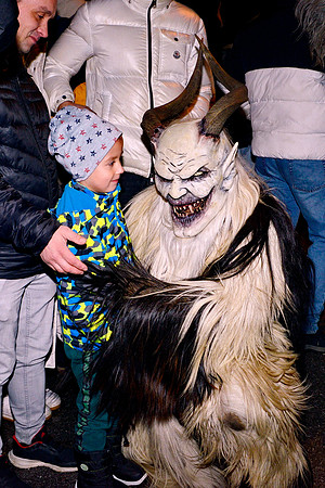 Maxglaner Krampus und Perchtenlauf