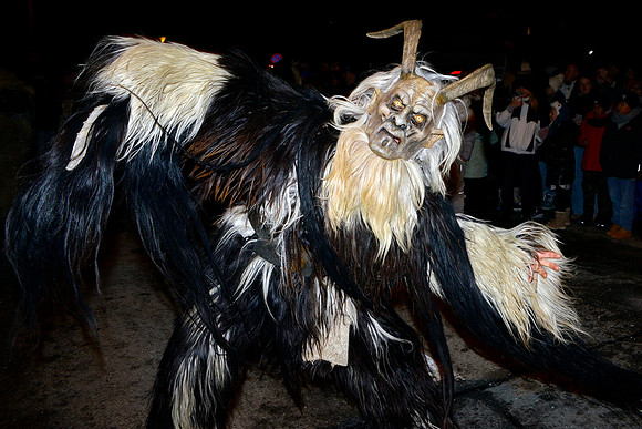 Maxglaner Krampus und Perchtenlauf