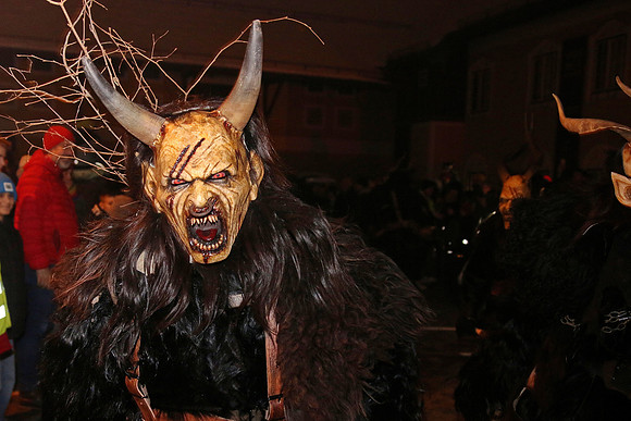Maxglaner Krampus und Perchtenlauf
