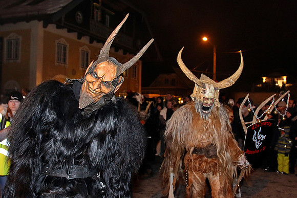 Maxglaner Krampus und Perchtenlauf