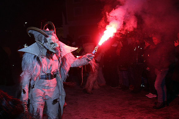 Maxglaner Krampus und Perchtenlauf