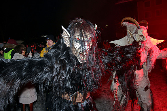 Maxglaner Krampus und Perchtenlauf