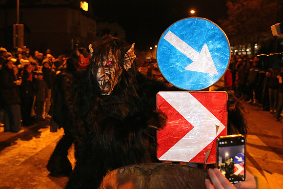 Maxglaner Krampus und Perchtenlauf