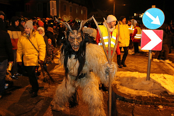 Maxglaner Krampus und Perchtenlauf