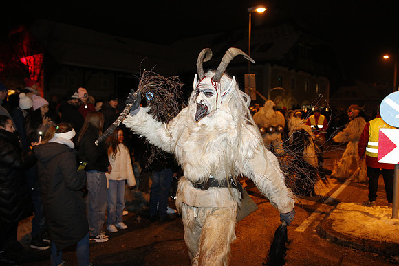 Maxglaner Krampus und Perchtenlauf