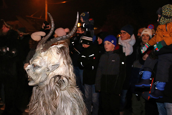 Maxglaner Krampus und Perchtenlauf