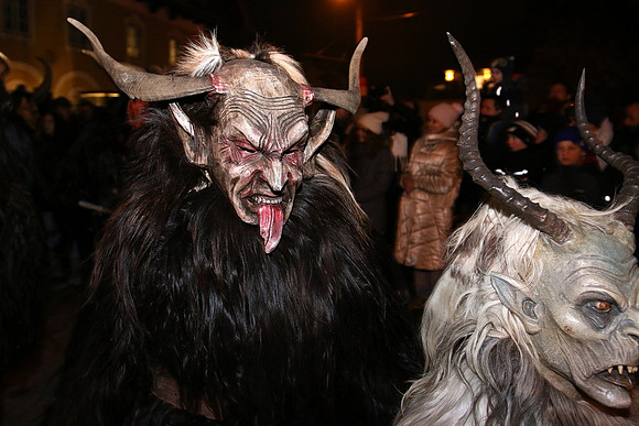 Maxglaner Krampus und Perchtenlauf