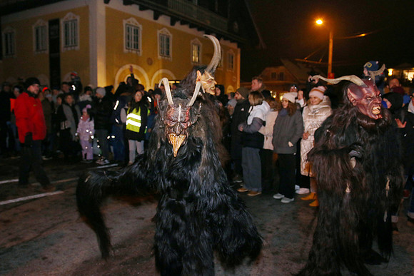 Maxglaner Krampus und Perchtenlauf