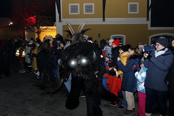 Maxglaner Krampus und Perchtenlauf