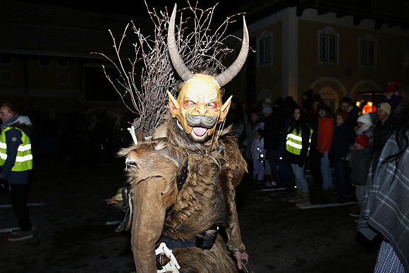 Maxglaner Krampus und Perchtenlauf