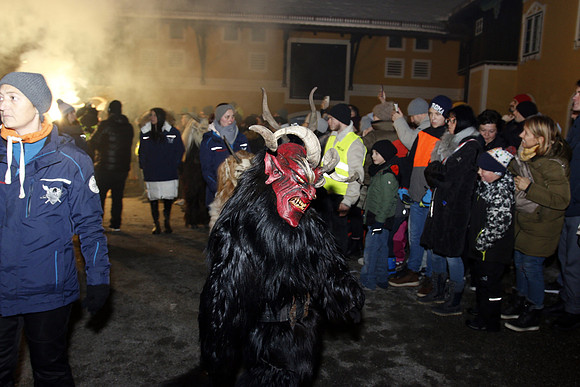 Maxglaner Krampus und Perchtenlauf