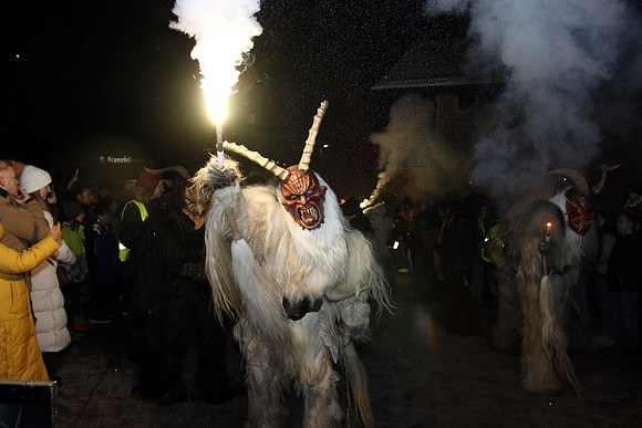 Maxglaner Krampus und Perchtenlauf