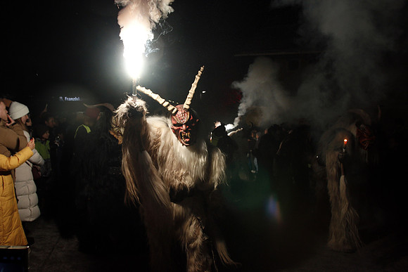 Maxglaner Krampus und Perchtenlauf