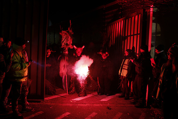 Maxglaner Krampus und Perchtenlauf