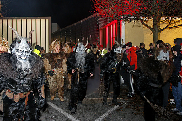 Maxglaner Krampus und Perchtenlauf