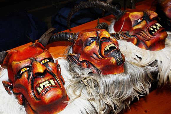 Maxglaner Krampus und Perchtenlauf