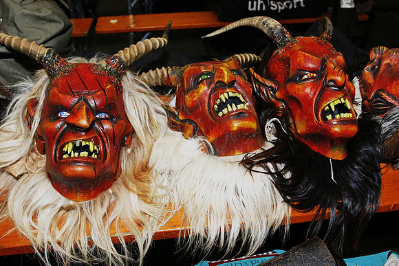 Maxglaner Krampus und Perchtenlauf
