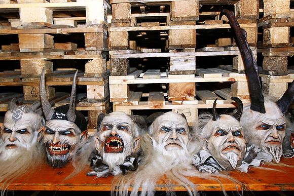 Maxglaner Krampus und Perchtenlauf