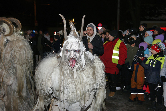 Maxglaner Krampus und Perchtenlauf