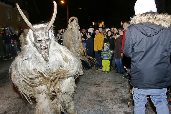 Maxglaner Krampus und Perchtenlauf