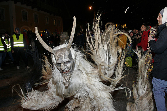 Maxglaner Krampus und Perchtenlauf
