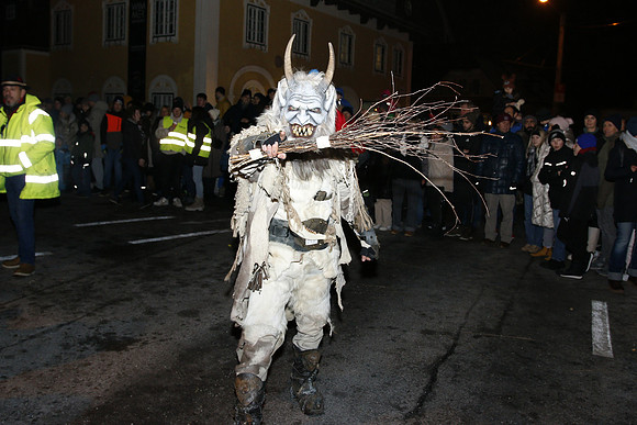 Maxglaner Krampus und Perchtenlauf
