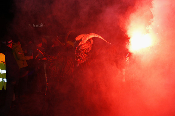 Maxglaner Krampus und Perchtenlauf