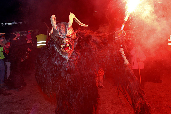 Maxglaner Krampus und Perchtenlauf