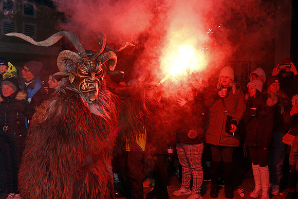 Maxglaner Krampus und Perchtenlauf
