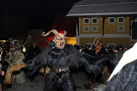 Maxglaner Krampus und Perchtenlauf
