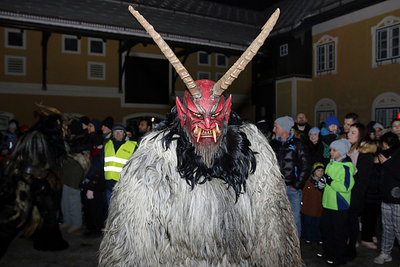Maxglaner Krampus und Perchtenlauf