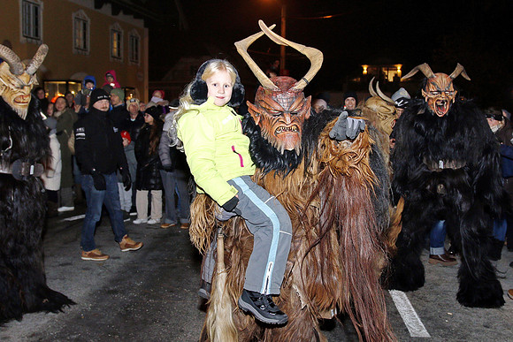 Maxglaner Krampus und Perchtenlauf