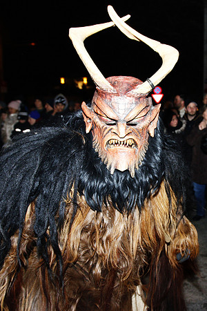 Maxglaner Krampus und Perchtenlauf