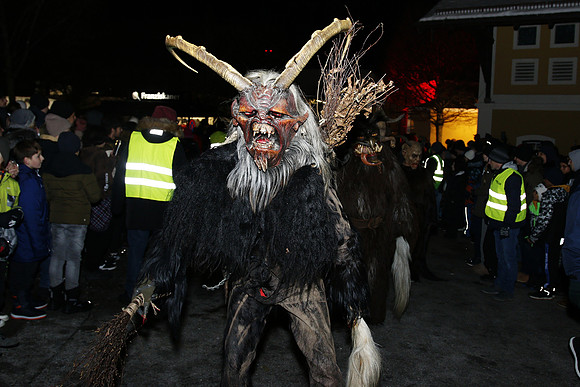 Maxglaner Krampus und Perchtenlauf