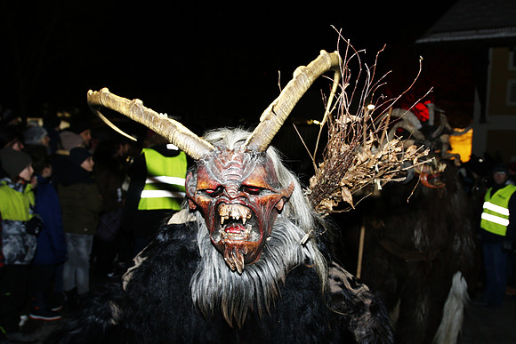 Maxglaner Krampus und Perchtenlauf