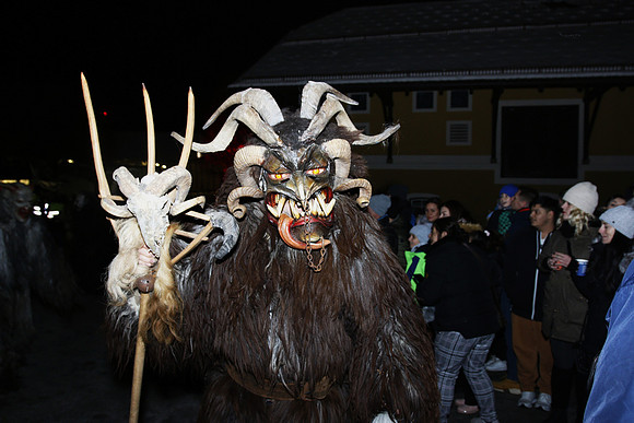 Maxglaner Krampus und Perchtenlauf