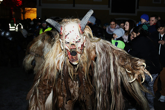 Maxglaner Krampus und Perchtenlauf