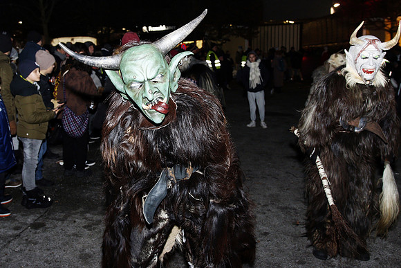 Maxglaner Krampus und Perchtenlauf
