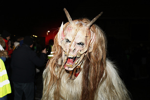 Maxglaner Krampus und Perchtenlauf