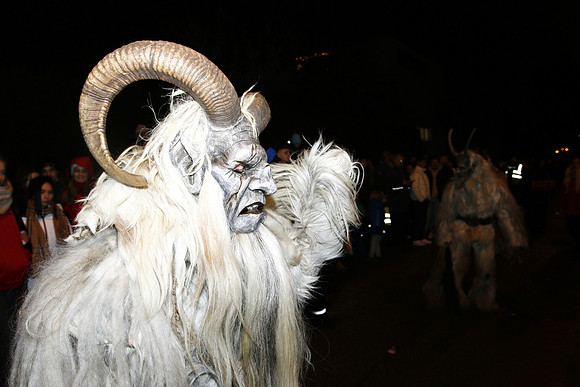 Maxglaner Krampus und Perchtenlauf